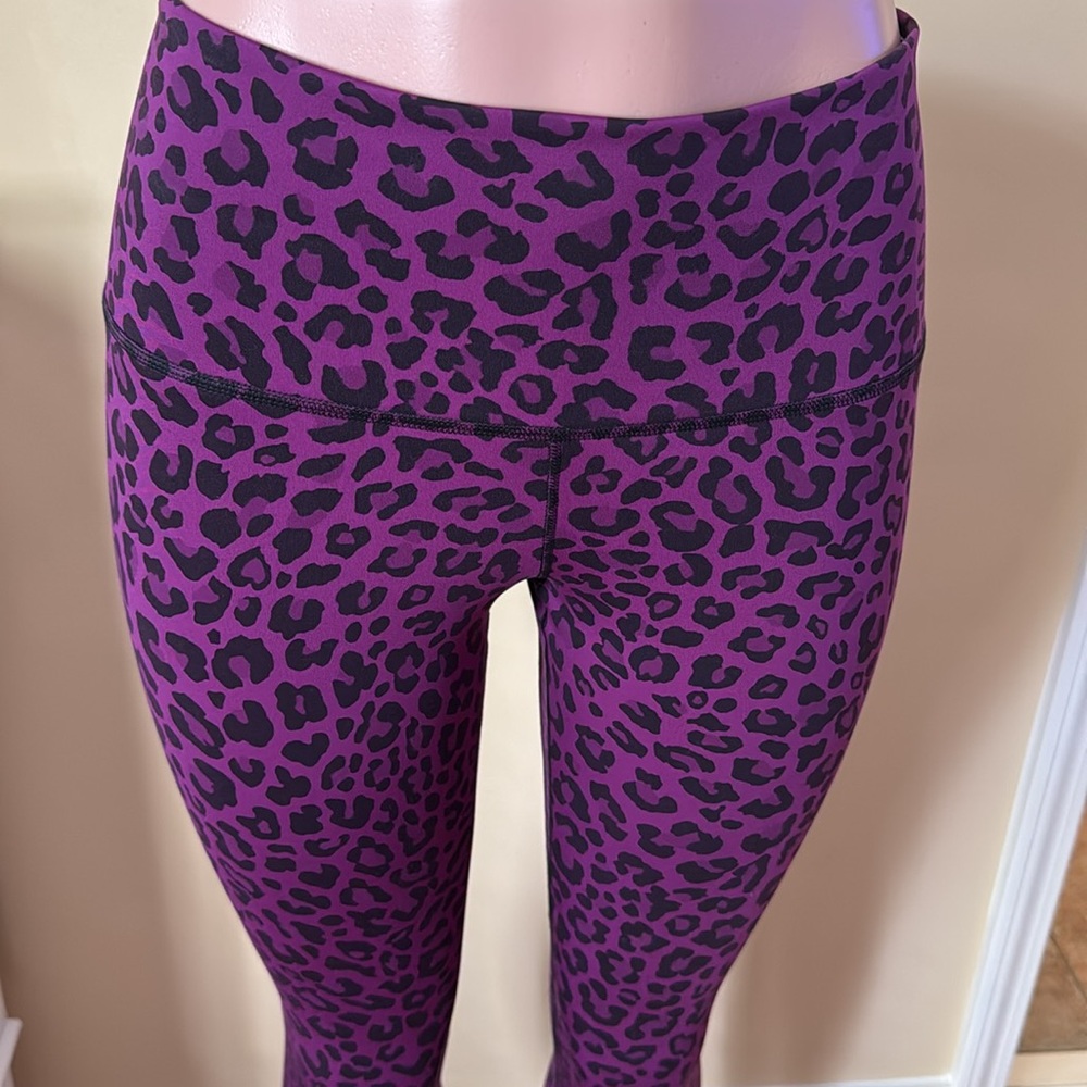 🐆Nike Leopard Print Dri Fit Leggings - Picture 2 of 10